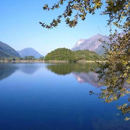 Villaggio Turistico Il Lago Dorato Carlazzo Exteriör bild
