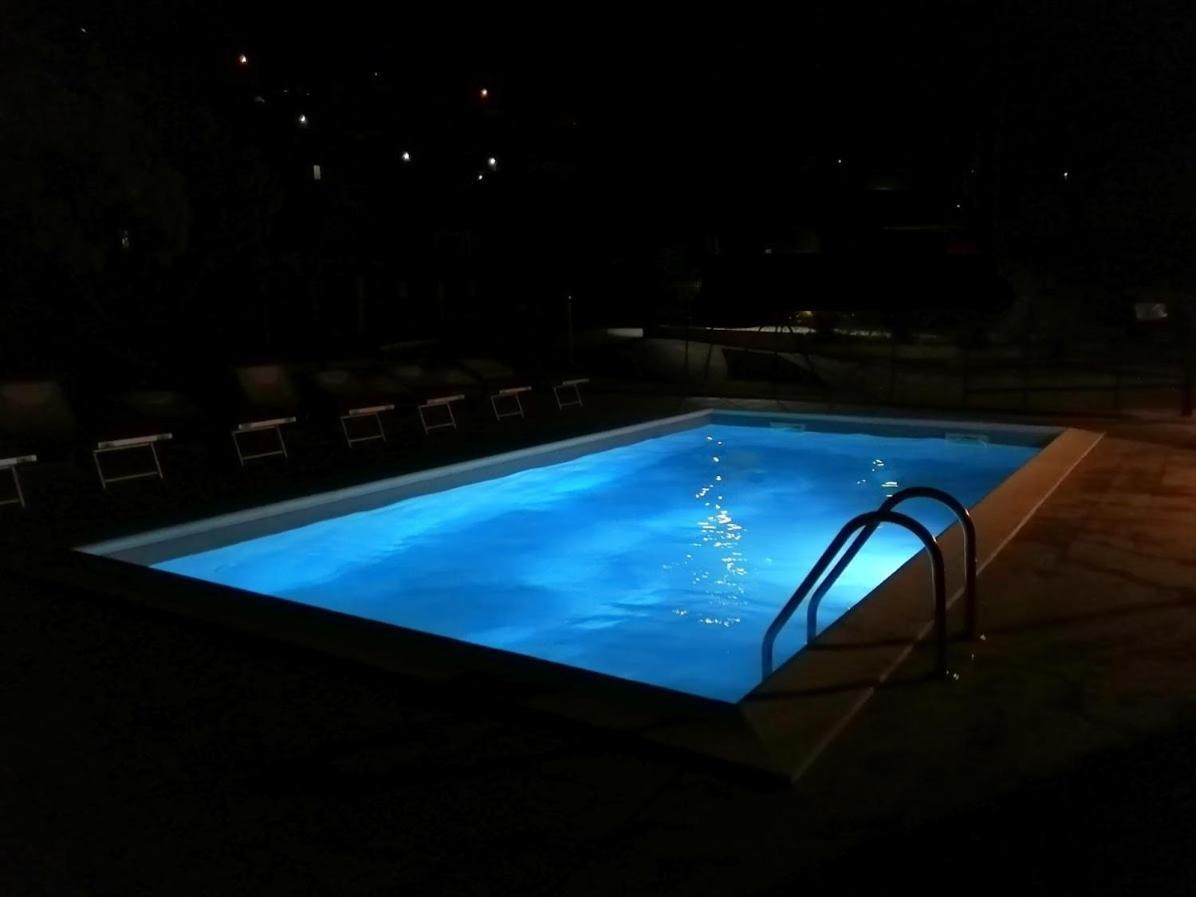 Villaggio Turistico Il Lago Dorato Carlazzo Exteriör bild