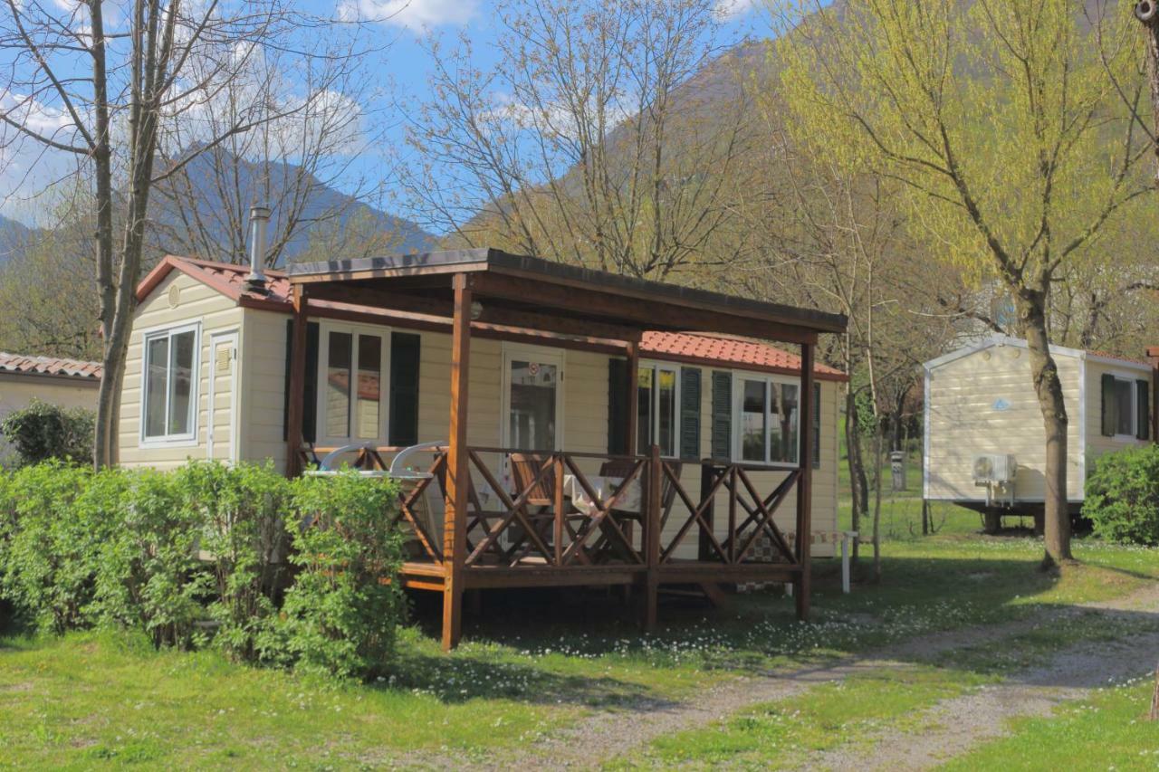 Villaggio Turistico Il Lago Dorato Carlazzo Exteriör bild